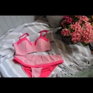 Jessica Simpson bathing suit ! Pink